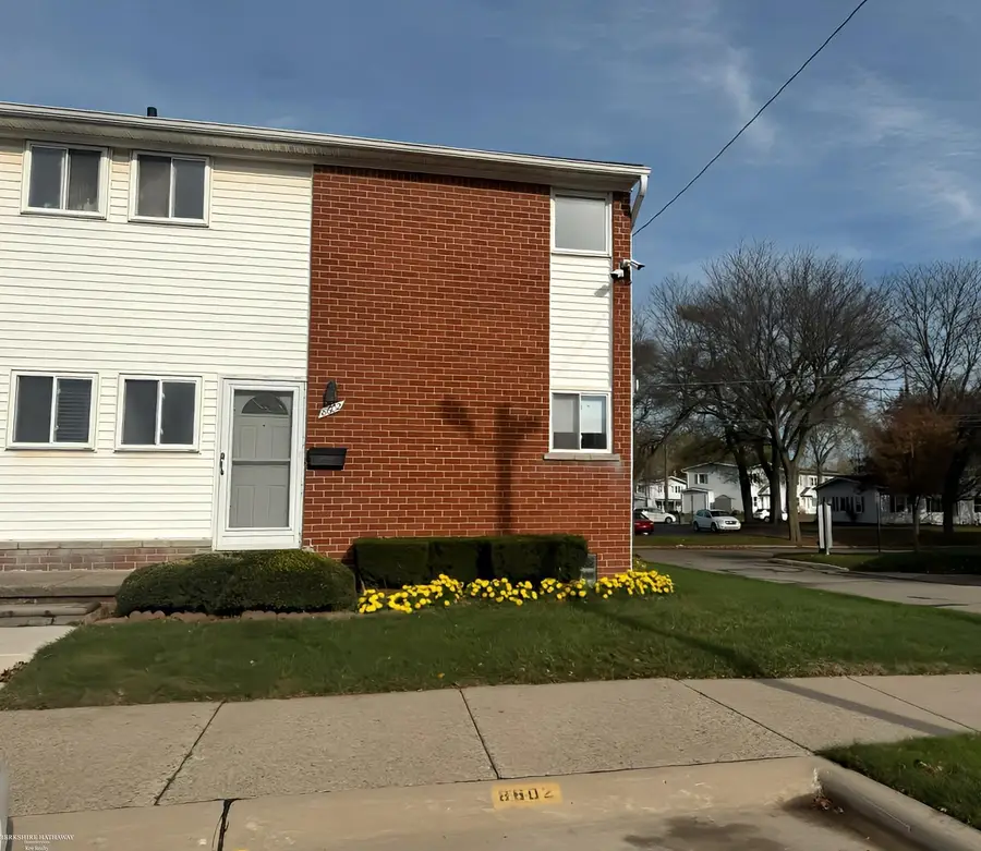 8602 Kaltz ST, Center Line, MI 48015 - #2