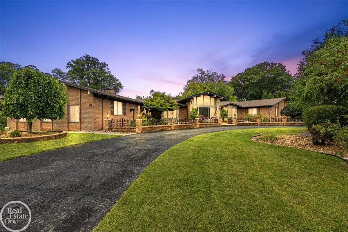 21266 Balfour ST, Clinton, MI 48036 - #1