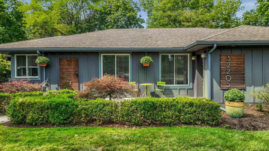 32205 Eastlady DR, Beverly Hills, MI 48025 - #2