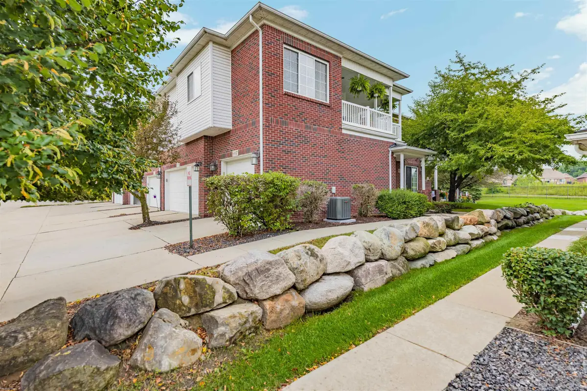6817 Boulder Pointe DR, Washington, MI 48094 - #1