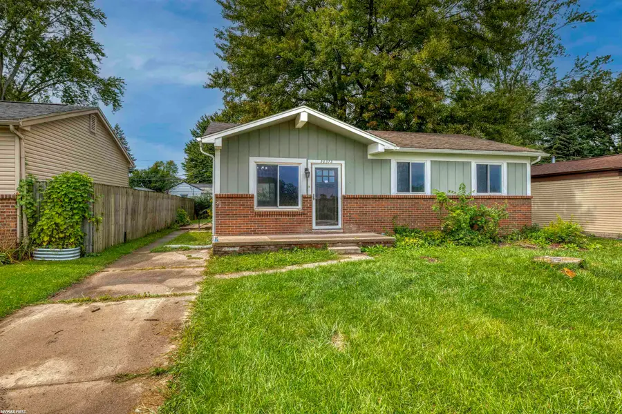 38373 Cherry Ln LN, Harrison Township, MI 48045 - #2