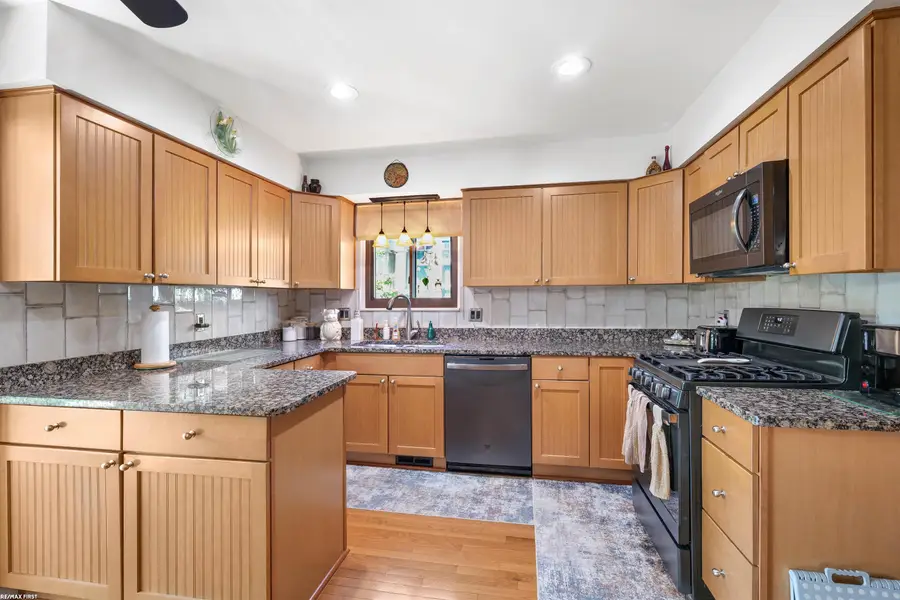 34321 Jefferson, Harrison Township, MI 48045 - #2