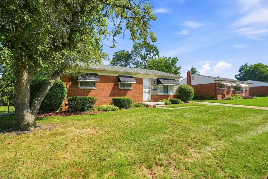 34228 Whittaker ST, Clinton Township, MI 48035 - #2
