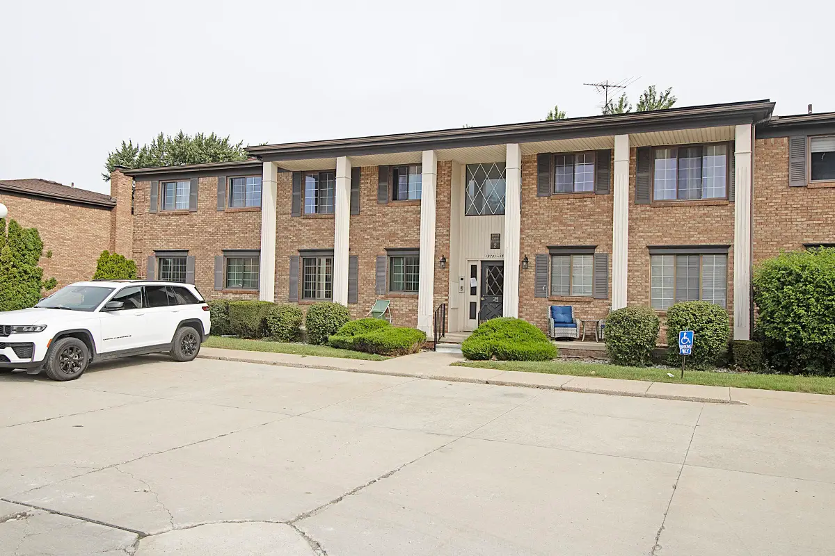 19701 Ridgemont RD, Saint Clair Shores, MI 48080 - #1