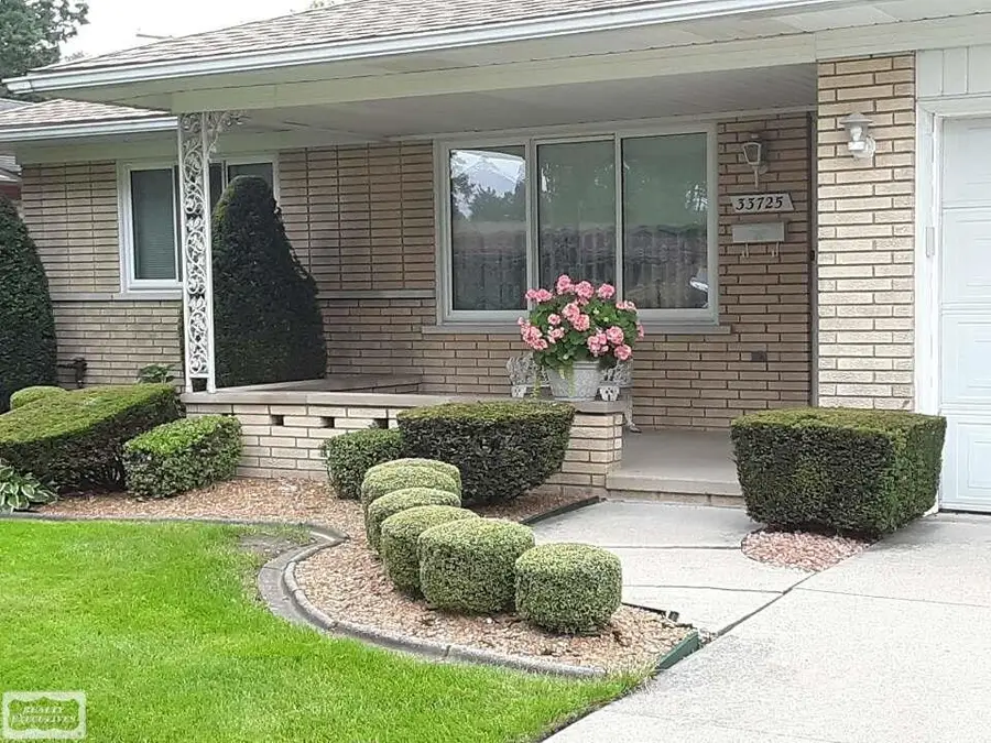 33725 Somerset DR, Sterling Heights, MI 48312 - #2