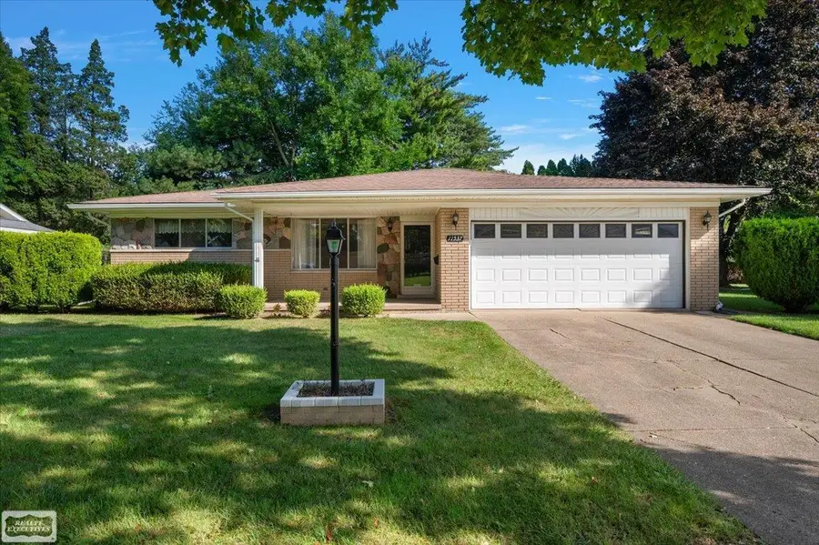 11537 Arden DR, Warren, MI 48093 - #3