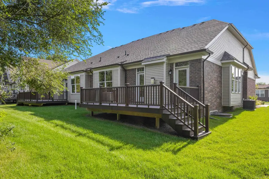 40679 Azalea DR, Clinton, MI 48036 - #2