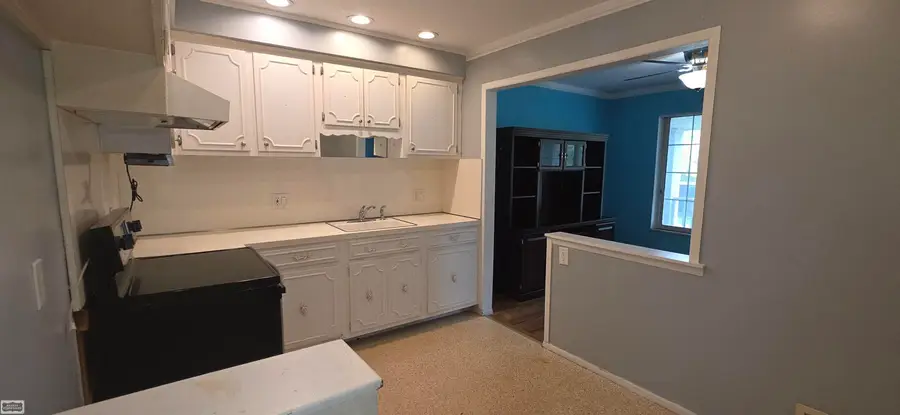 29632 Hoover RD, Warren, MI 48093 - #3