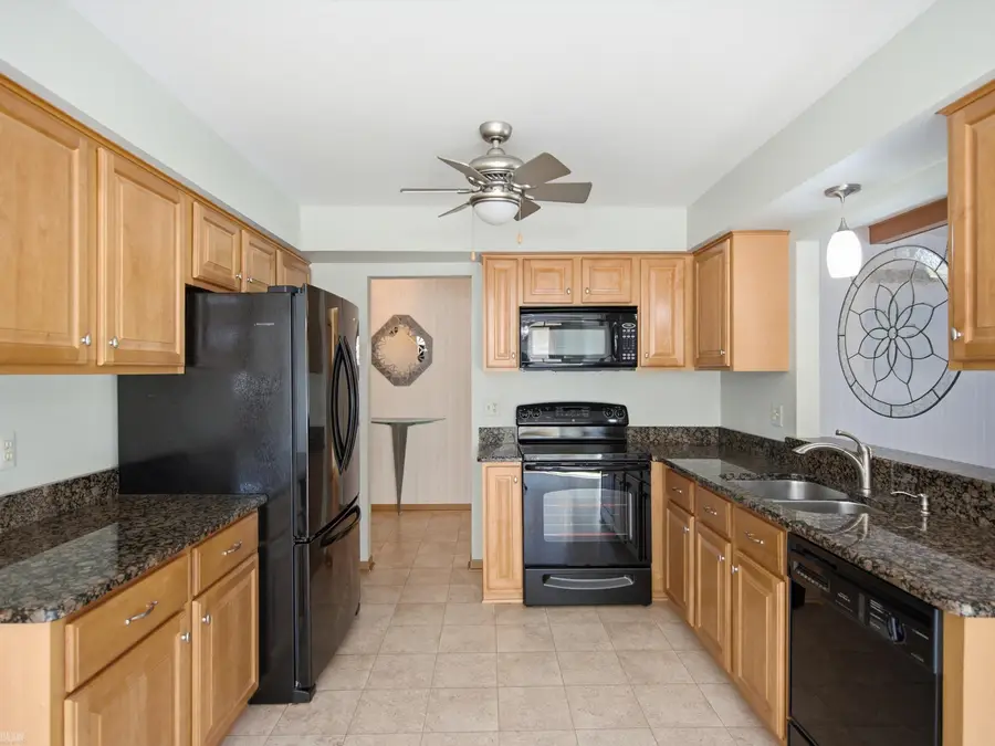 46268 Tally Ho DR, Macomb, MI 48044 - #2