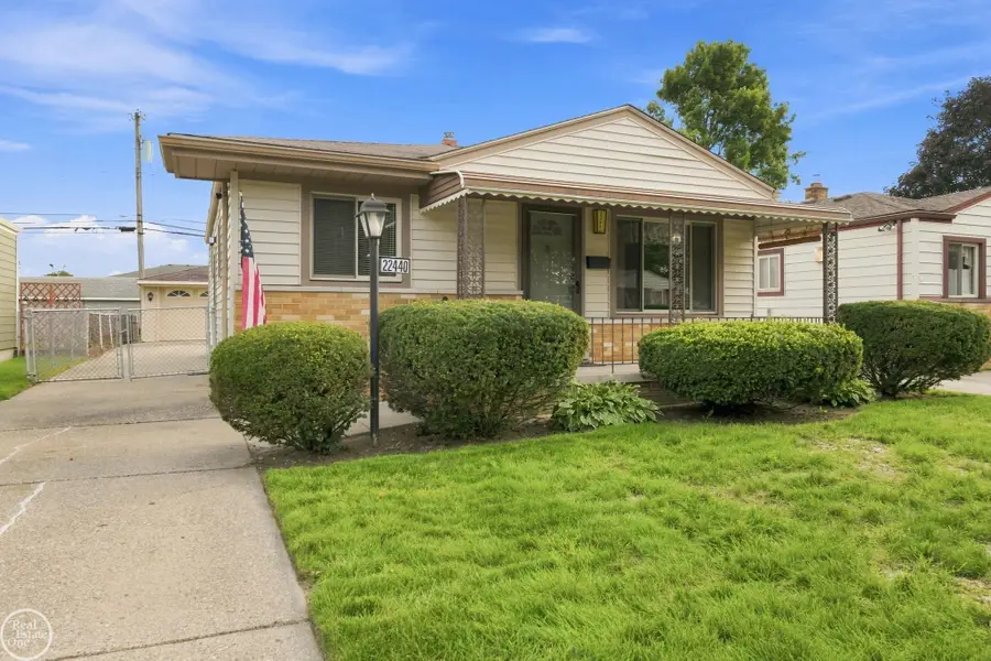 22440 Lake DR, Saint Clair Shores, MI 48082 - #2