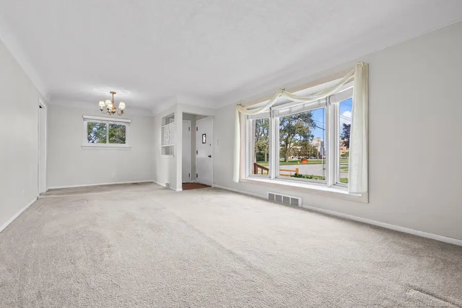 999 Huntington DR, Mount Clemens, MI 48043 - #2