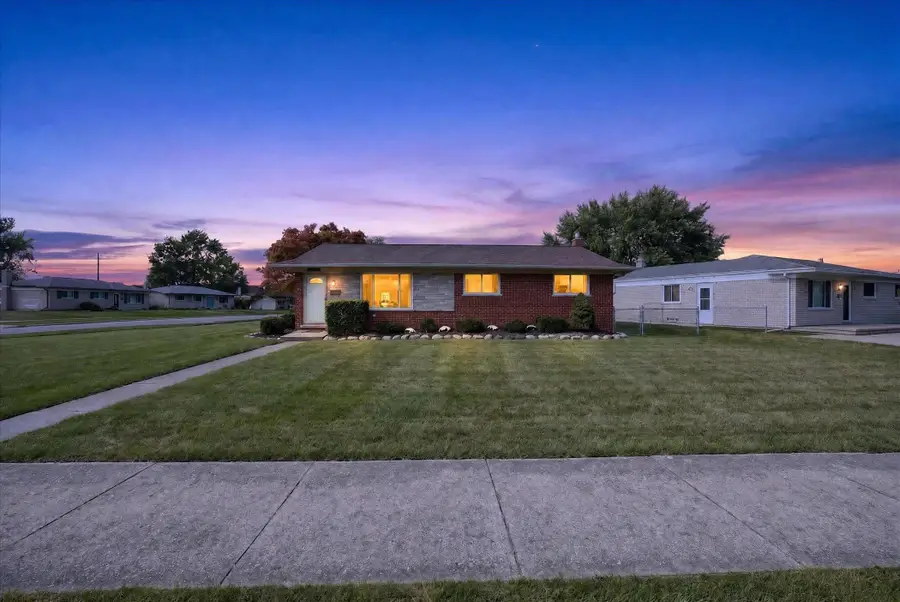 33236 Morrison CT, Sterling Heights, MI 48312 - #2