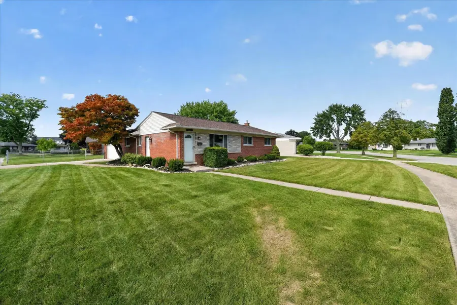 33236 Morrison CT, Sterling Heights, MI 48312 - #3