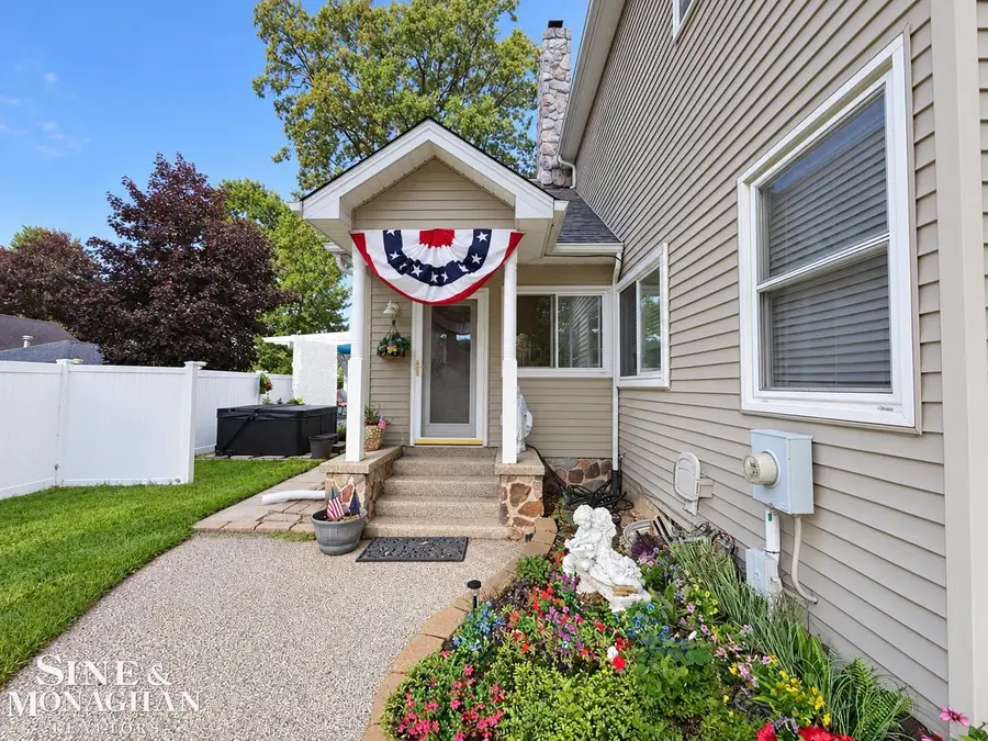 3451 Riverside DR, Port Huron, MI 48060 - #2