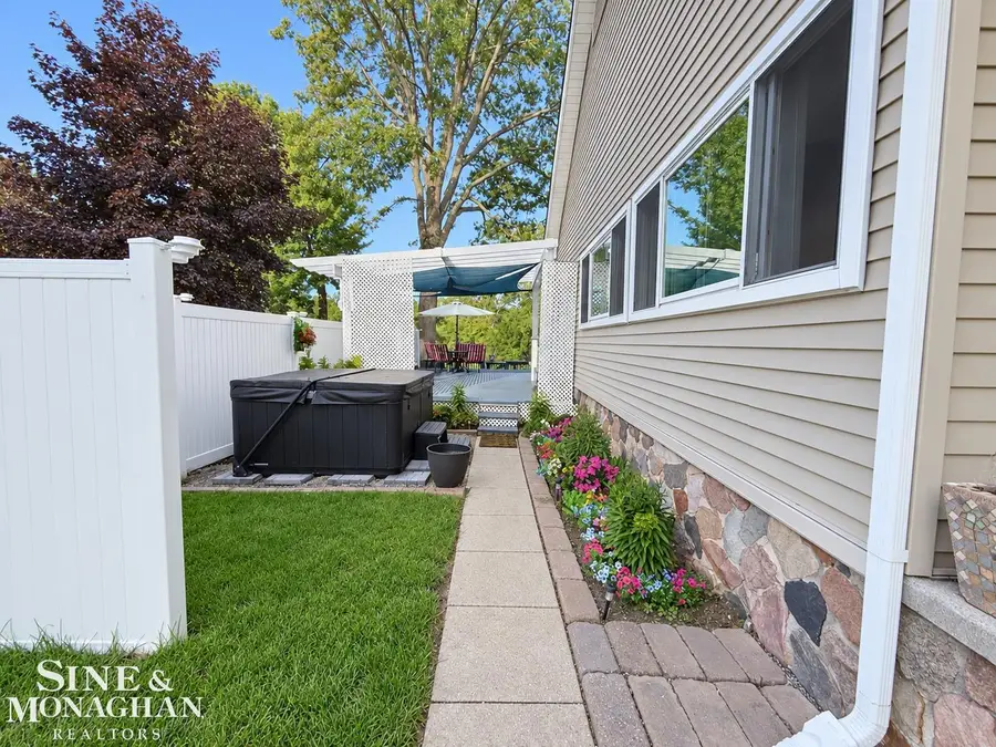 3451 Riverside DR, Port Huron, MI 48060 - #3