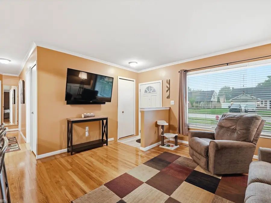 12139 Brougham DR, Sterling Heights, MI 48312 - #2