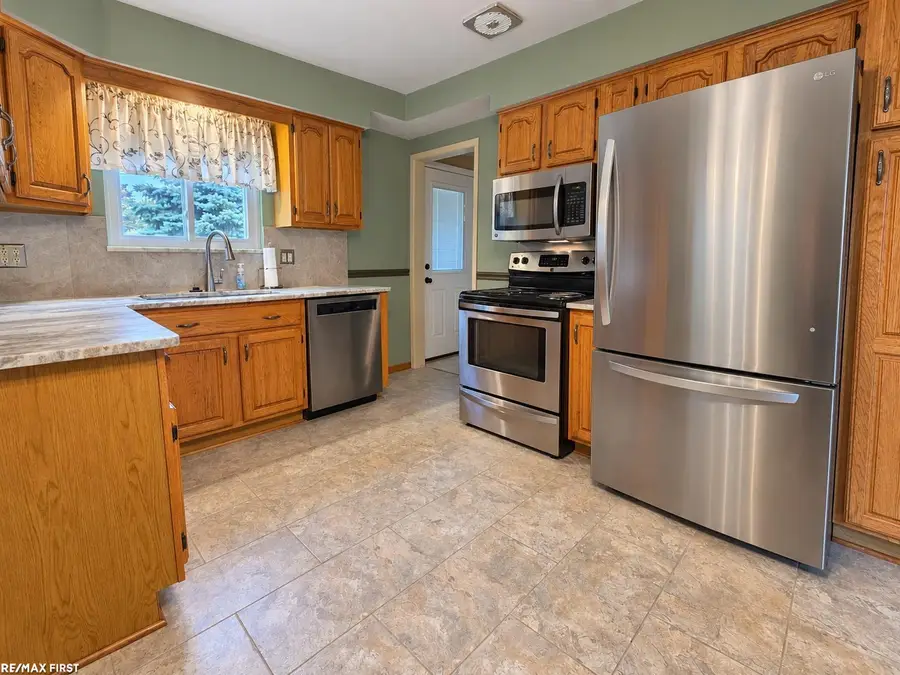 22455 Wildwood ST, Saint Clair Shores, MI 48081 - #3