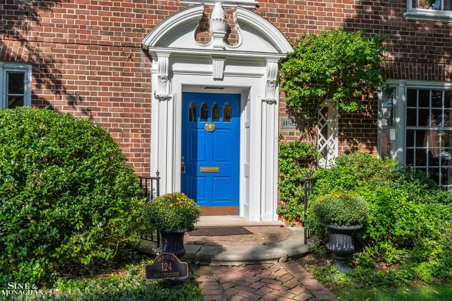 124 Merriweather RD, Grosse Pointe Farms, MI 48236 - #2