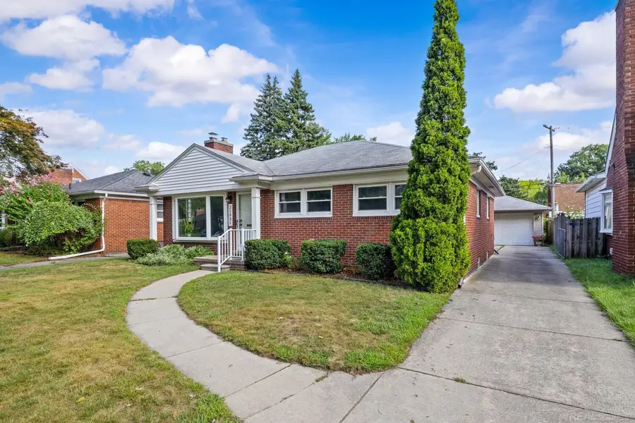 21931 Edmunton ST, Saint Clair Shores, MI 48080 - #2