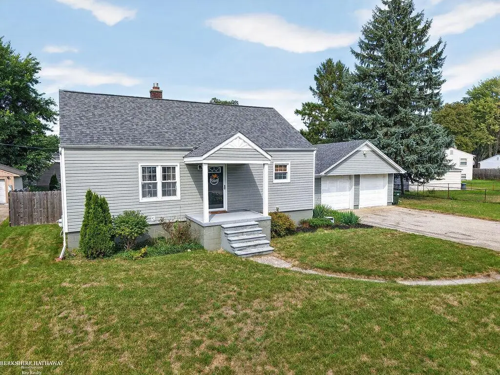 12121 Canal RD, Sterling Heights, MI 48313 - #1