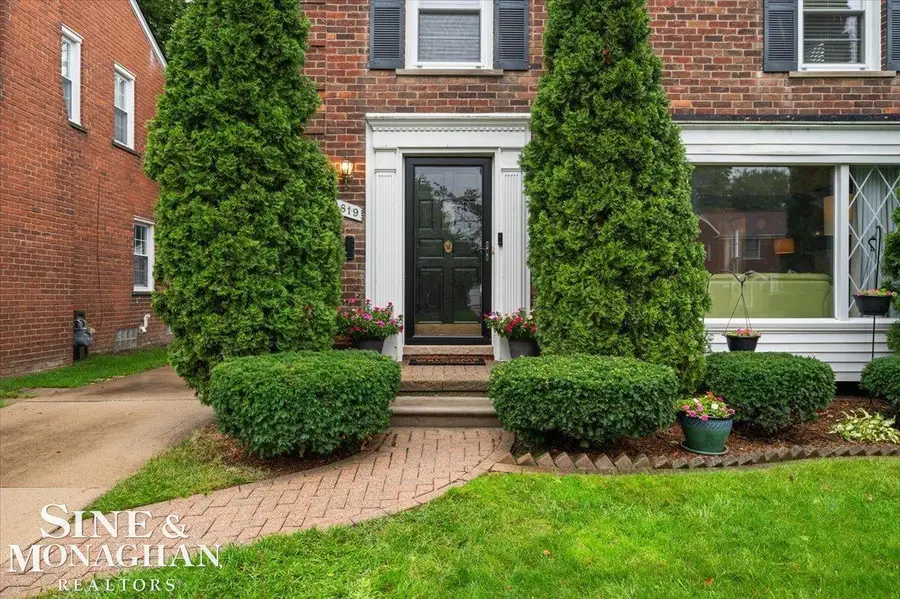 1819 Norwood RD, Grosse Pointe Woods, MI 48236 - #2