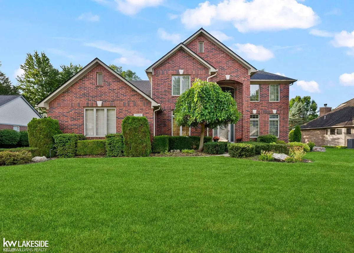 43748 Fallen Tree DR, Sterling Heights, MI 48314 - #1