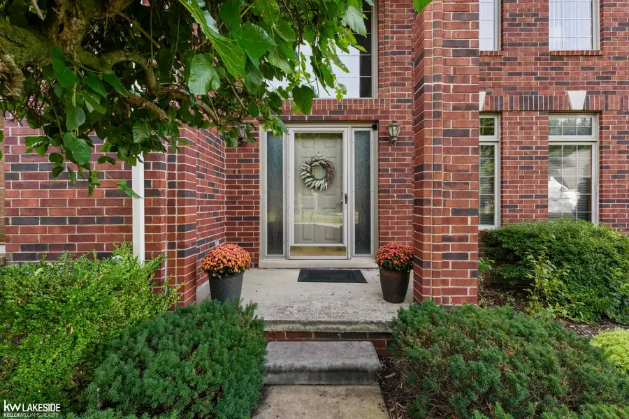 43748 Fallen Tree DR, Sterling Heights, MI 48314 - #2