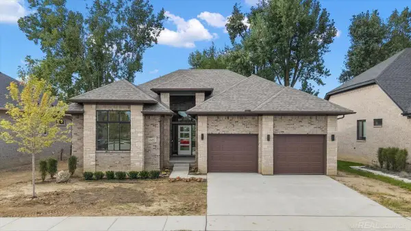 16452 Via Villagio ST, Macomb, MI 48042