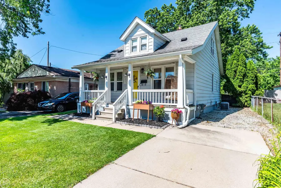 27547 Brinker ST, Roseville, MI 48066 - #2