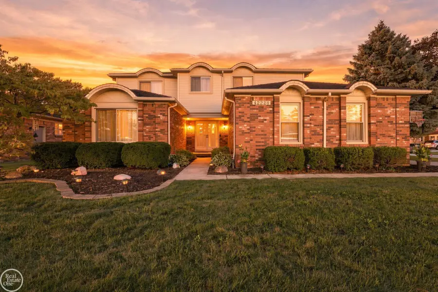 42228 Fulton CT, Sterling Heights, MI 48313 - #2