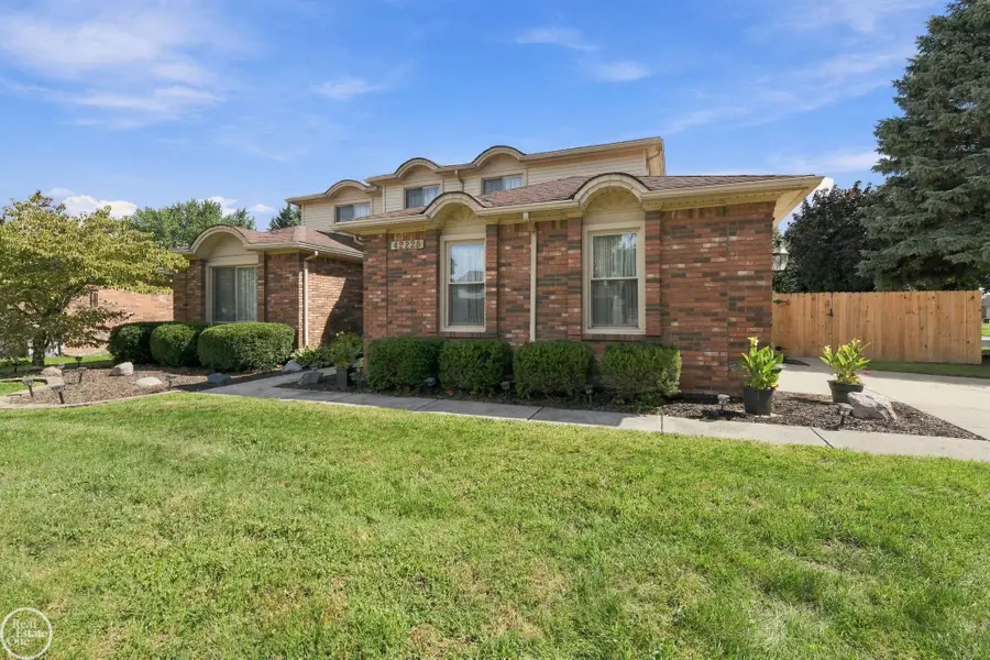 42228 Fulton CT, Sterling Heights, MI 48313 - #3