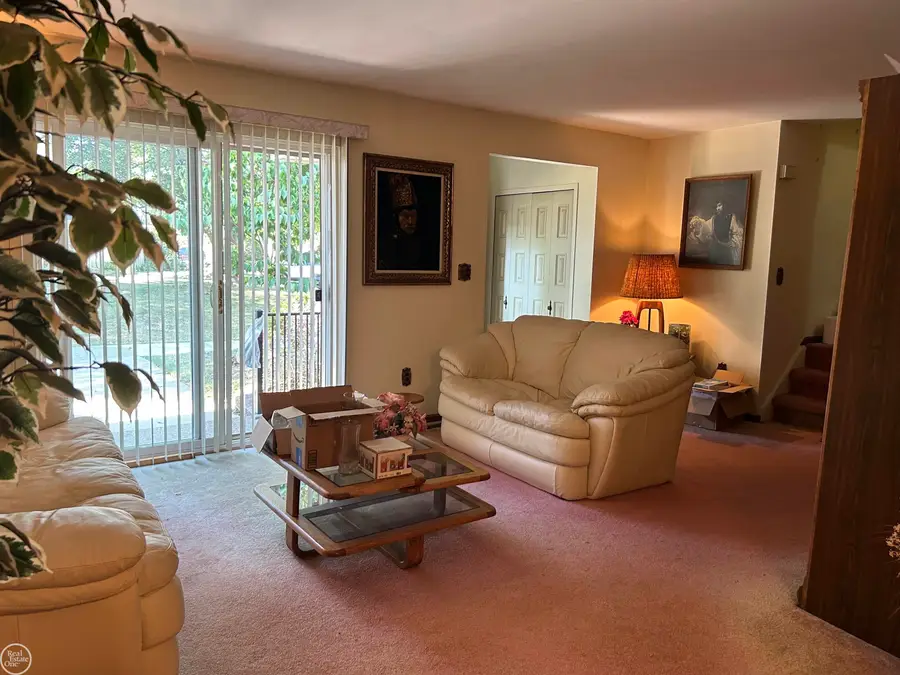 8534 Hampshire DR, Sterling Heights, MI 48313 - #2