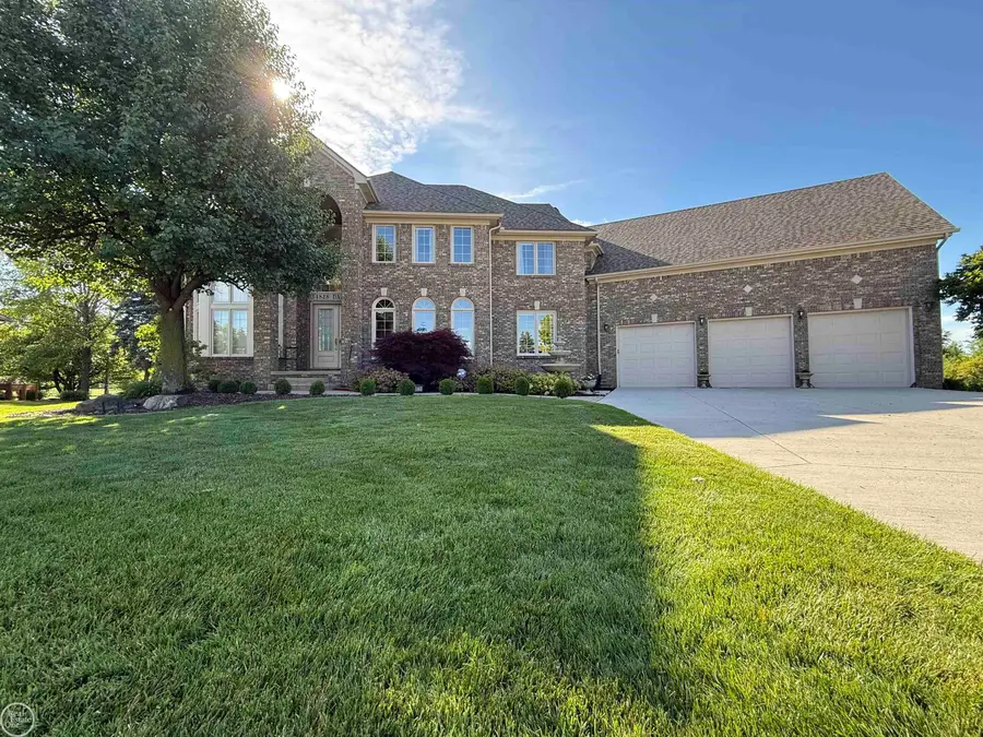 54828 Danielle ST, New Baltimore, MI 48047 - #2