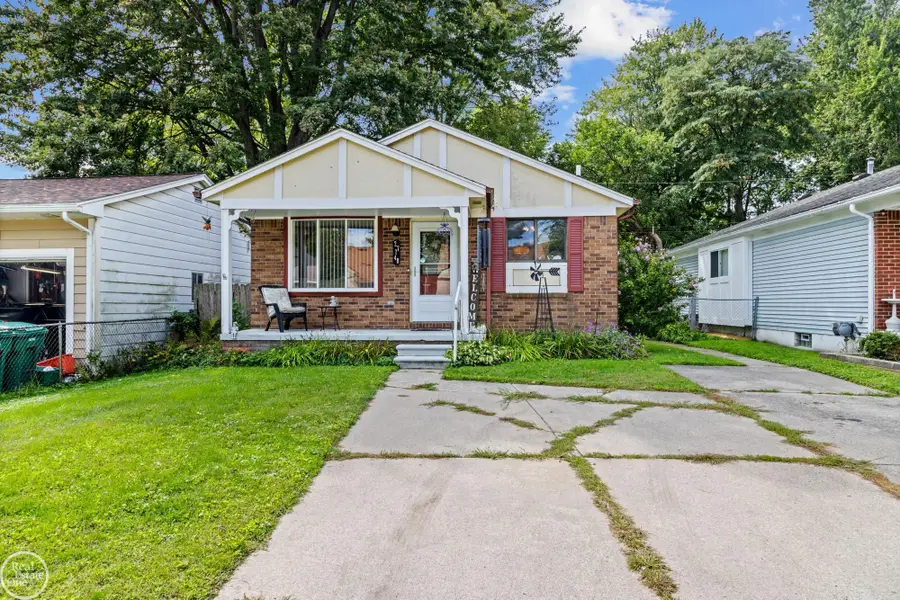 27748 Moran ST, Harrison Township, MI 48045 - #2