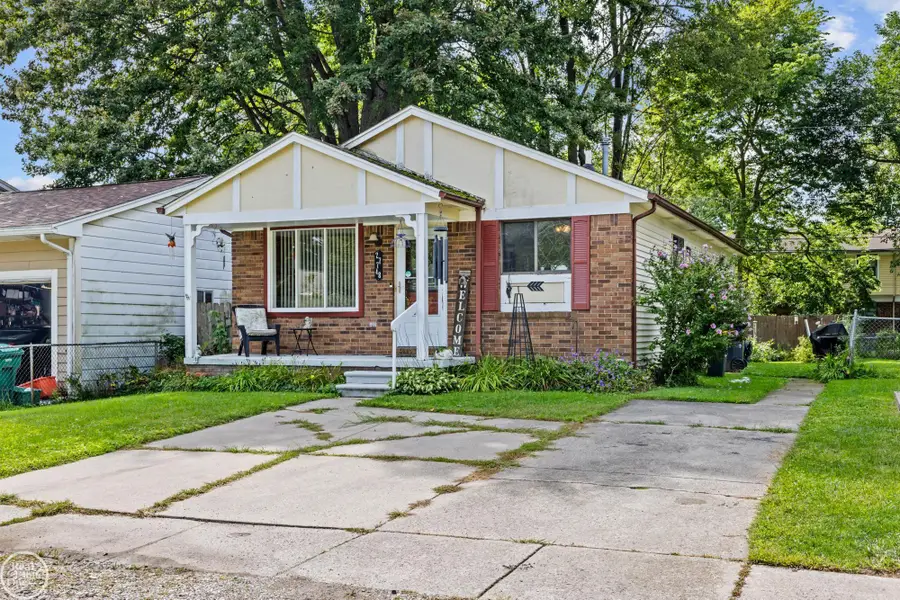 27748 Moran ST, Harrison Township, MI 48045 - #3