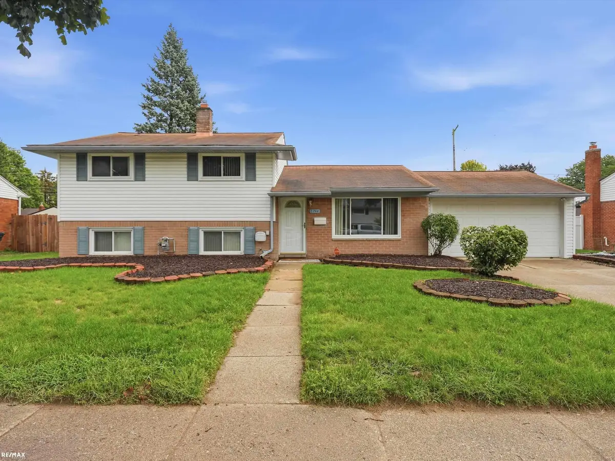8744 Leslie DR, Sterling Heights, MI 48314 - #1