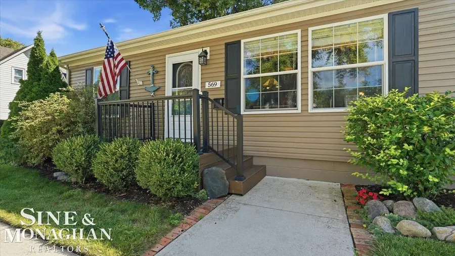 569 S Elizabeth ST, Marine City, MI 48039 - #3