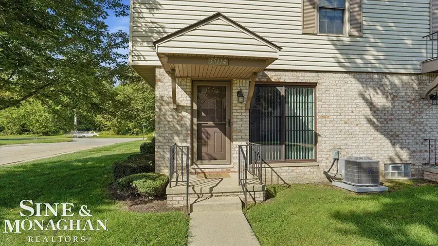 35114 N Bay Circle ST, Harrison Township, MI 48045 - #3