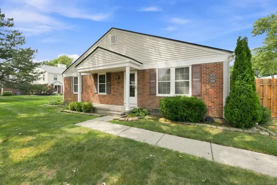 24729 Meadow Creek, Harrison Township, MI 48045 - #2