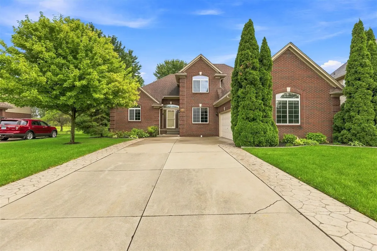 28754 Coleridge ST, Harrison Township, MI 48045 - #1