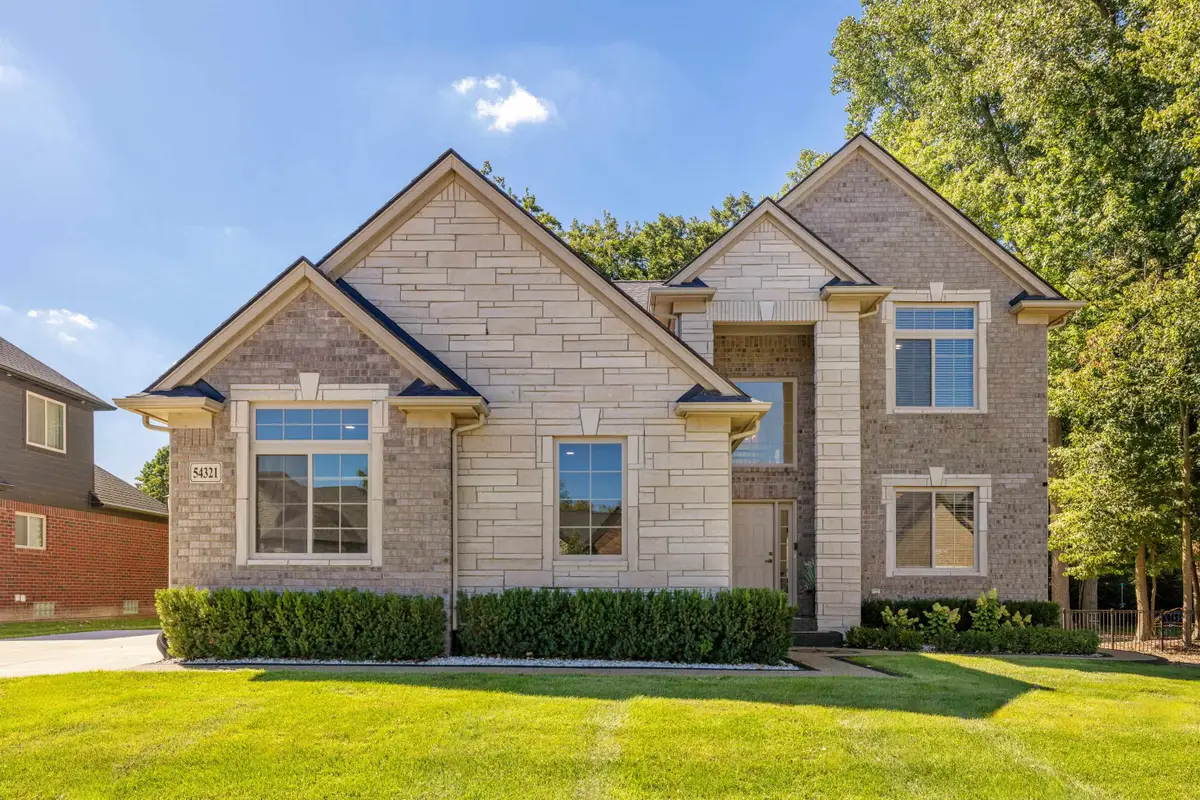 54321 Deadwood LN, Shelby, MI 48316 - #1
