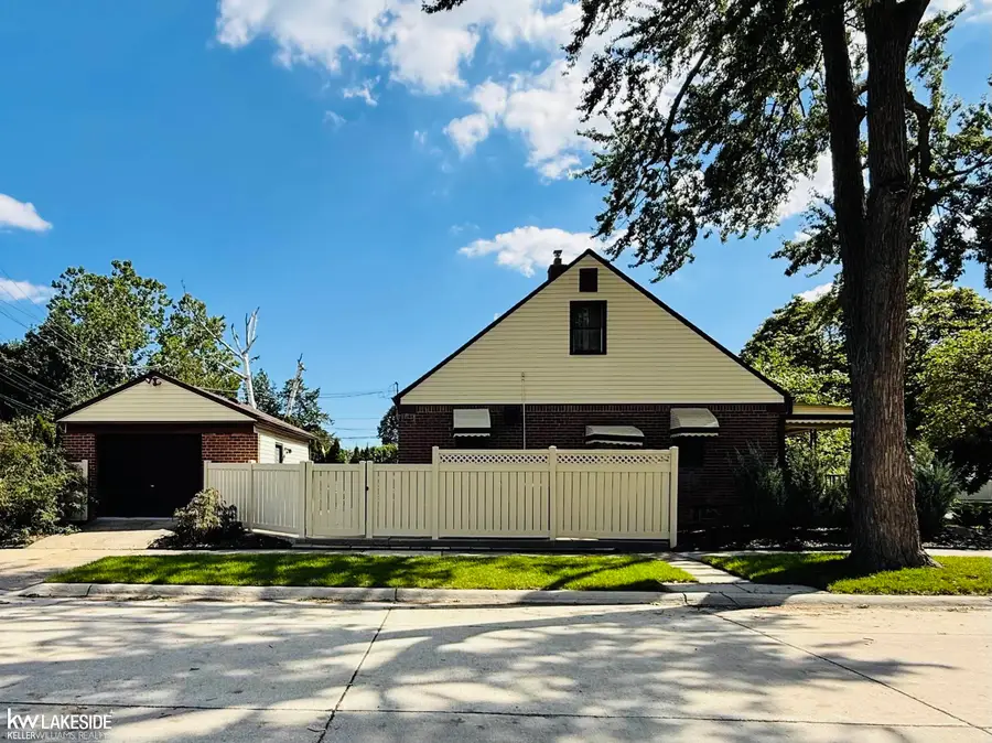 18674 Carlysle ST, Dearborn, MI 48124 - #2