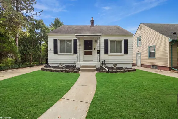 2119 Hampton RD, GrossePointeWoods, MI 48236