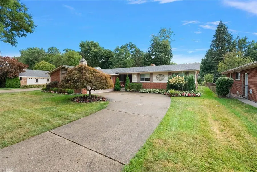 589 Anita AVE, Grosse Pointe Woods, MI 48236 - #2