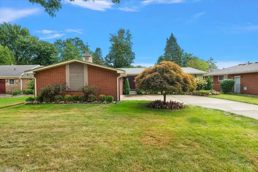 589 Anita AVE, Grosse Pointe Woods, MI 48236 - #3