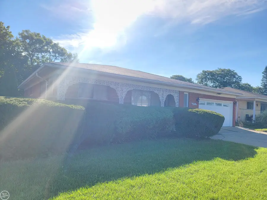 29322 Ridgefield AVE, Warren, MI 48088 - #2