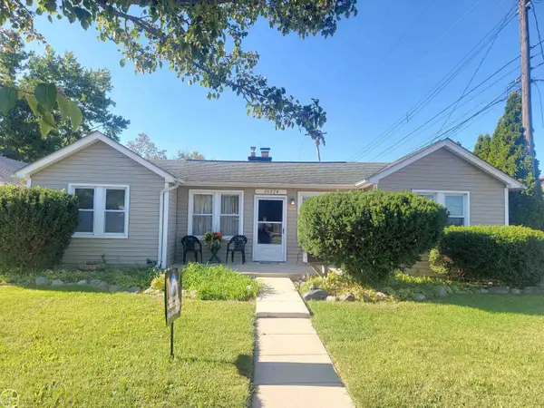 20824 Ridgemont ST, HarperWoods, MI 48225