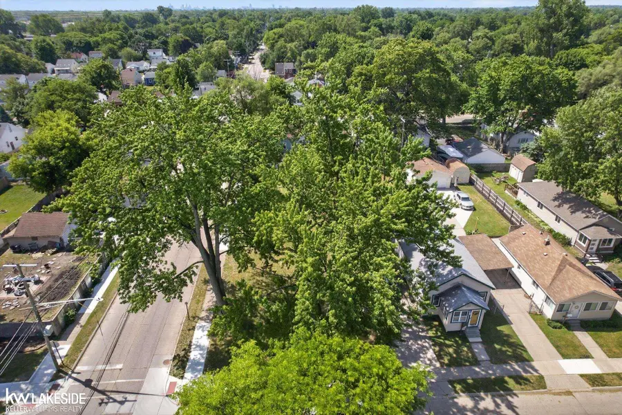 1336 E Meyers AVE, Hazel Park, MI 48030 - #2