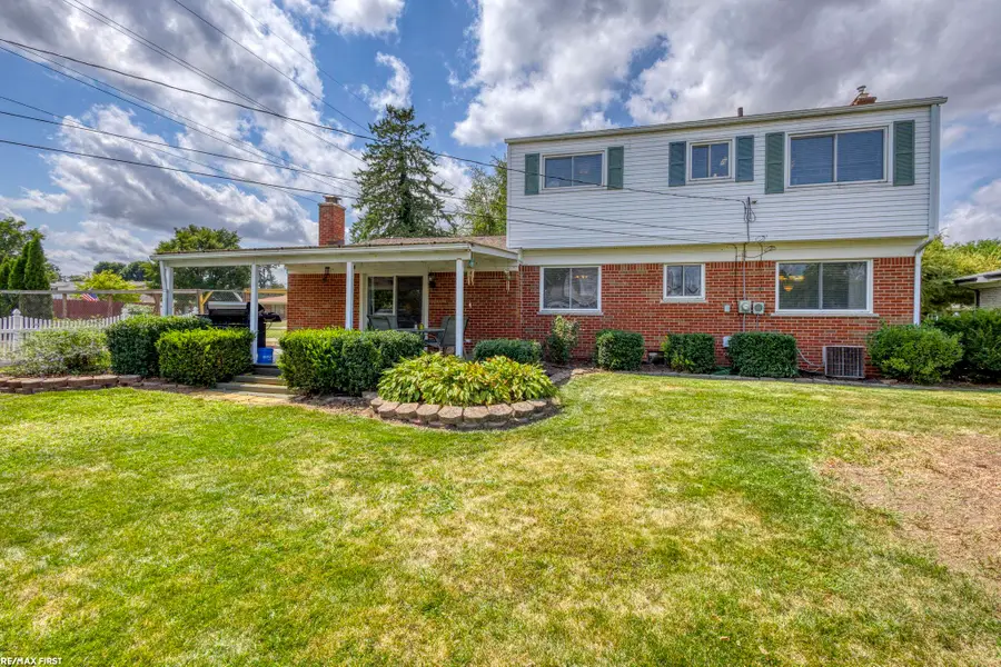 31352 Carmody DR, Warren, MI 48092 - #2