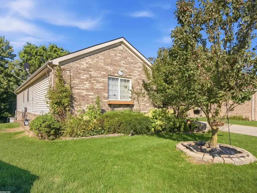 42829 N Hampton, Sterling Heights, MI 48314 - #2